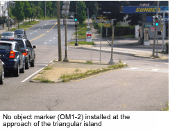 No object marker (OM1-2) installed at the approach of the triangular island