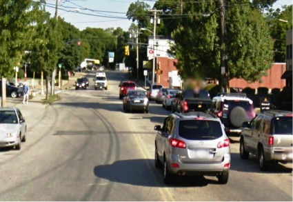 FIGURE 4.  Street-view photo that shows drivers forming two travel lanes on Washington Street during peak travel period